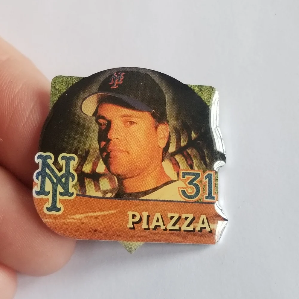 Yankees lapel pin Mike Piazza 31 baseball MLBPA 2005 New York y2k